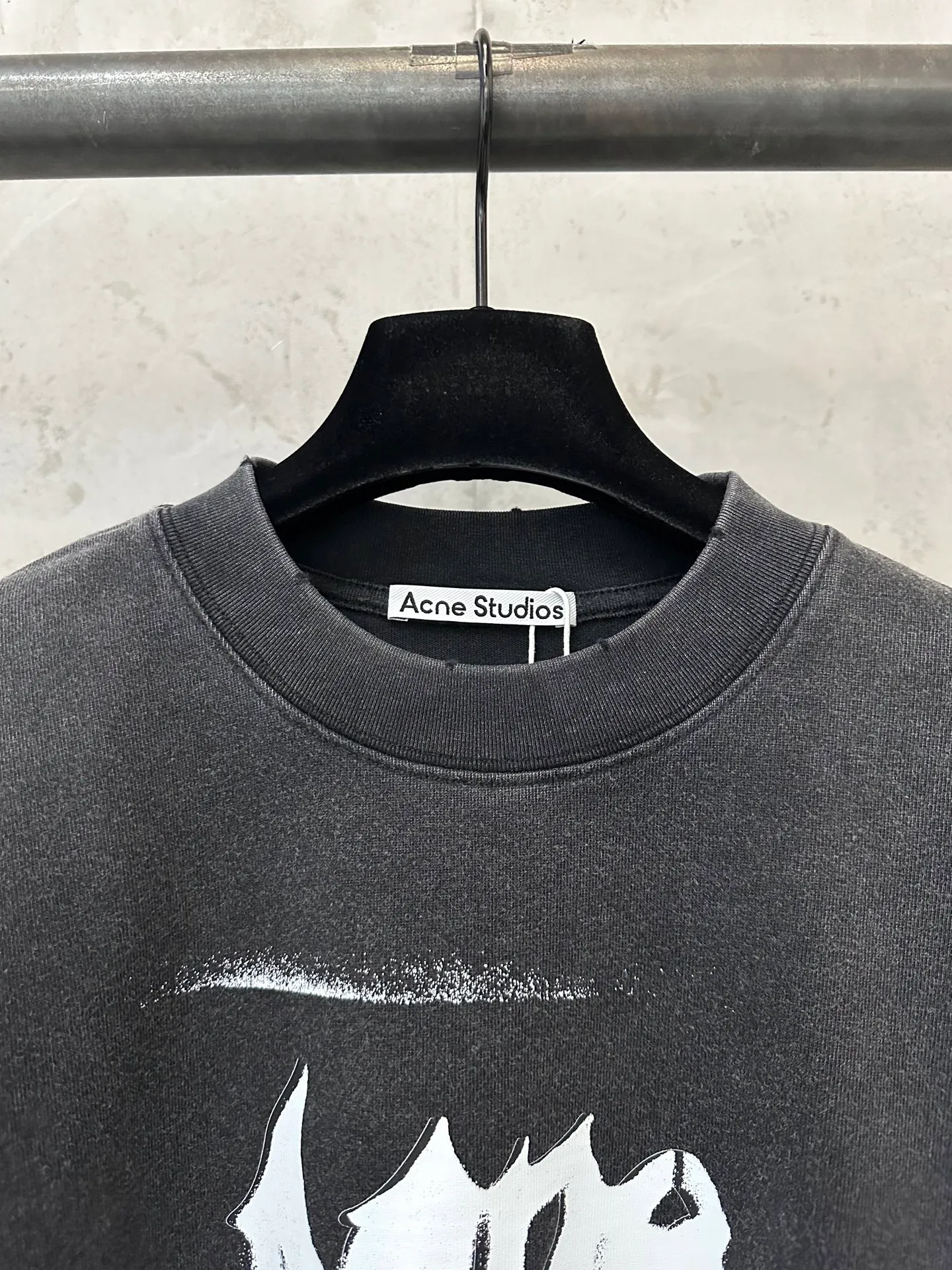 ￼ 145-Summer New Arrival heavy g T-shirt Acne studios Acne studios 26ss Gothic style distressed micro-label short-sleeved T-shirt Fabric: Made of high-definition super heavyweight cotton double yarn compact Xinjiang cotton Gram weight gram Paired with 2*2 Solona rib g Clean cloth surface Clear texture Tight feel Stiff High color fastness No change No Color Change Customized hardware Thread Accessories Matching pattern, men and women, Same Style Color: Washed Gray Card Color White Size: XS S M L XL